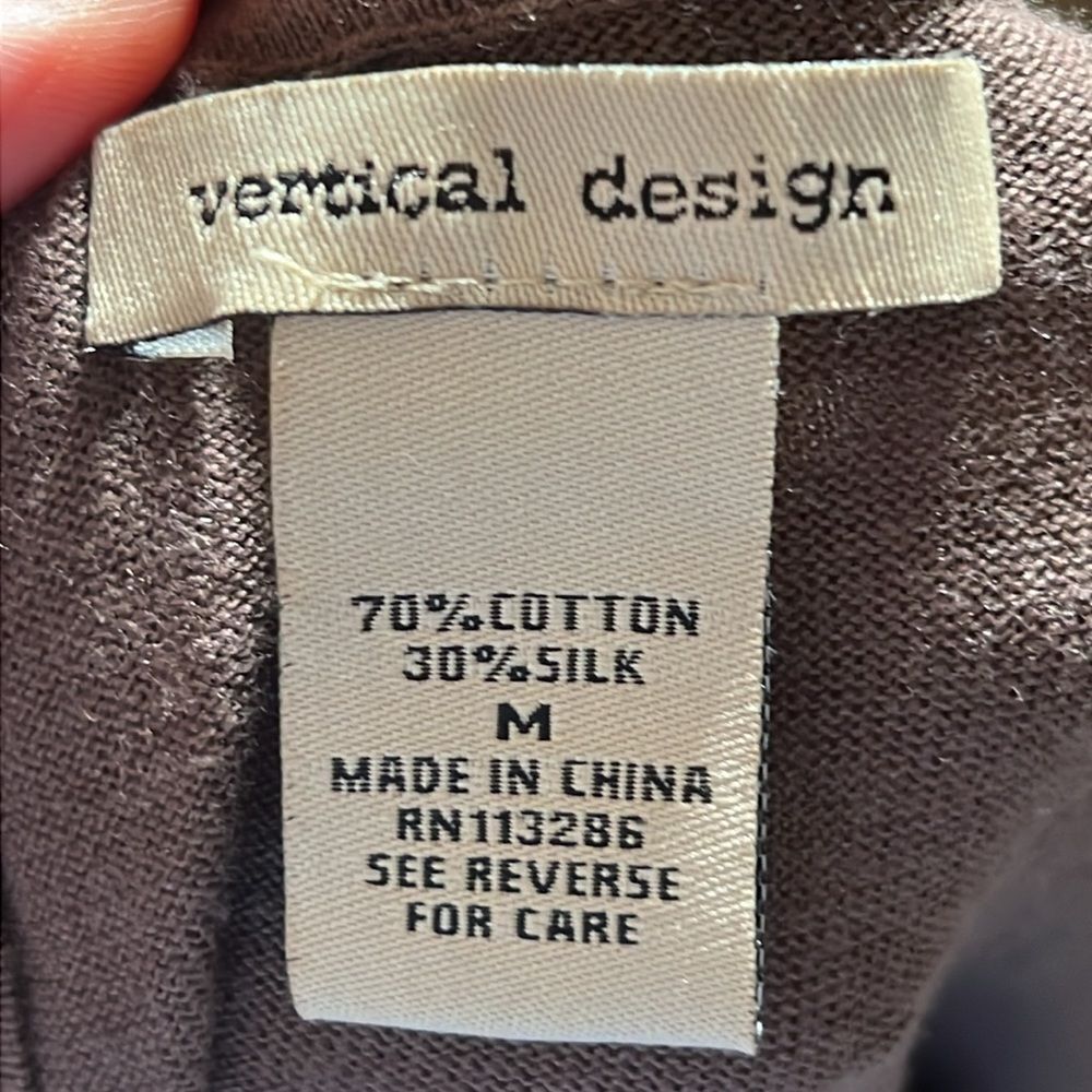 VERTICAL DESIGN sweater with jewel buttons and a cotton/silk blend size medium - Picture 6 of 6